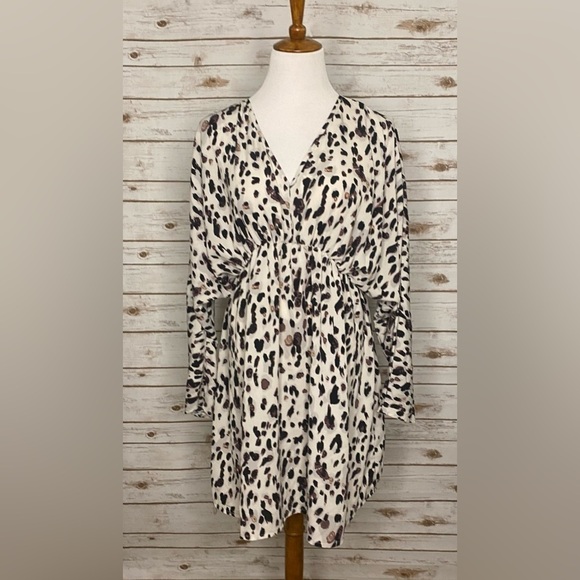 Missguided Dresses & Skirts - Missguided mob wife animal print V-neck maternity dress